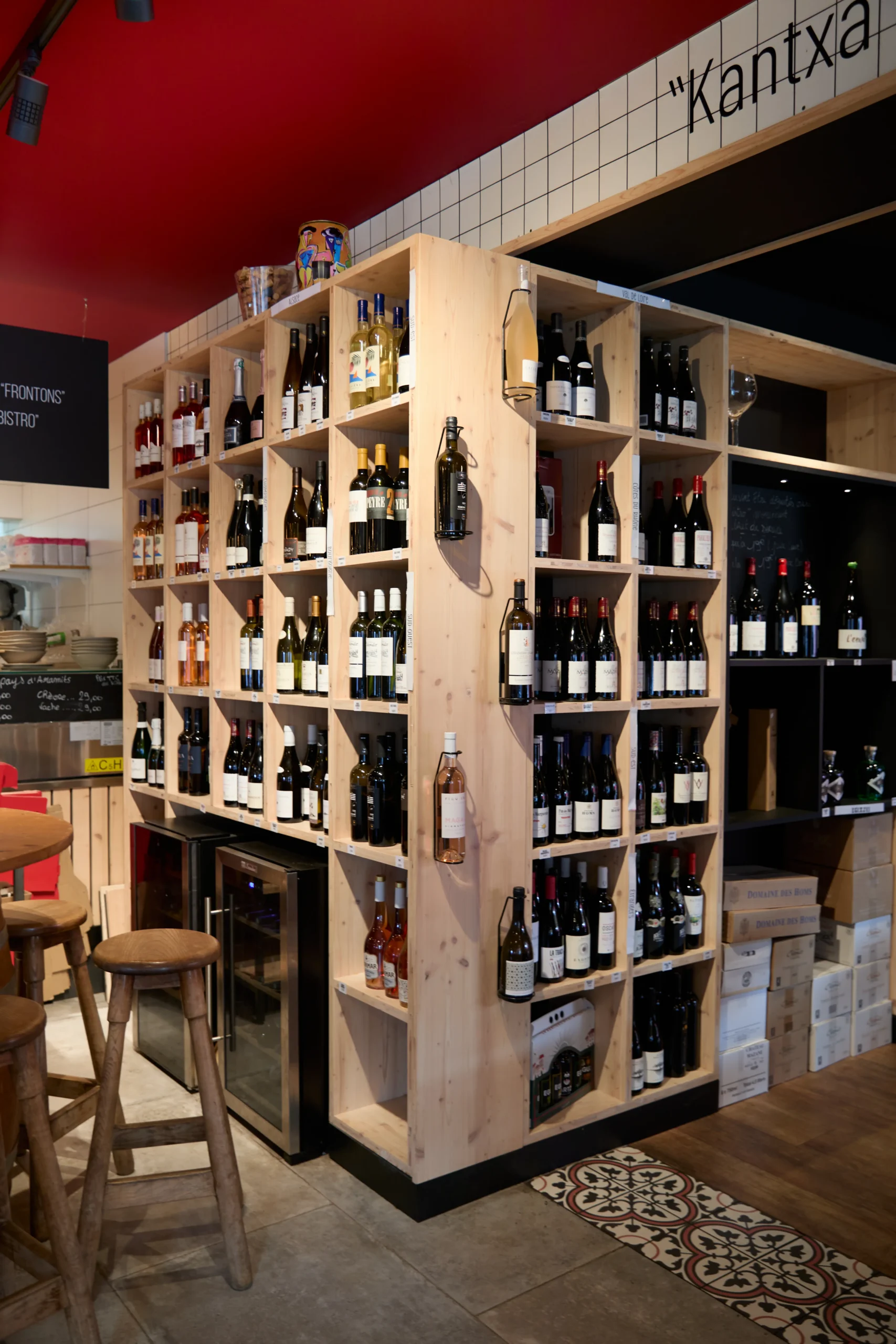 Sélection de vins dans la cave du Bistro Kantxa