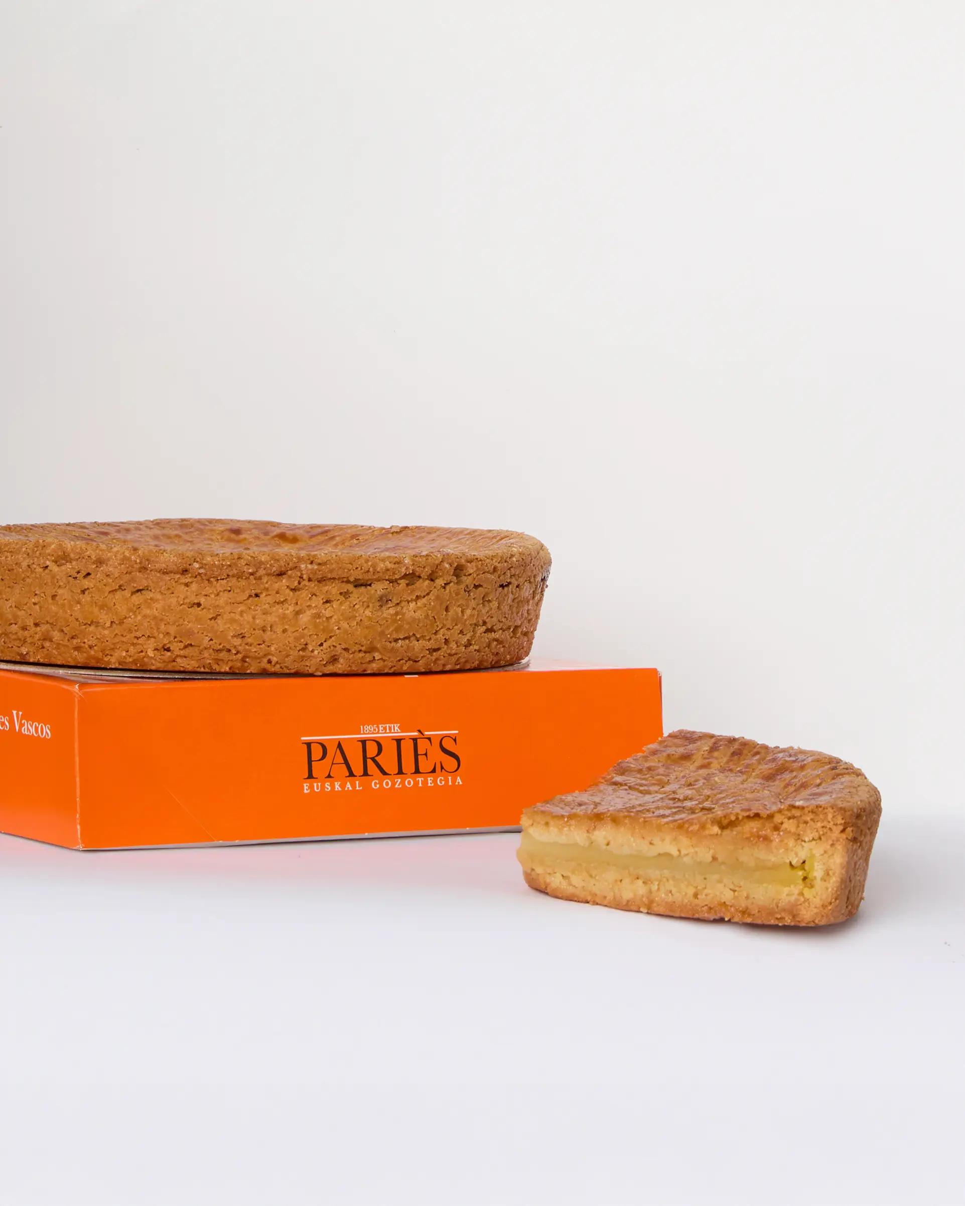 Gâteau basque à la crème signé Maison Pariès, pâtisserie artisanale traditionnelle proposée par La Kantxa