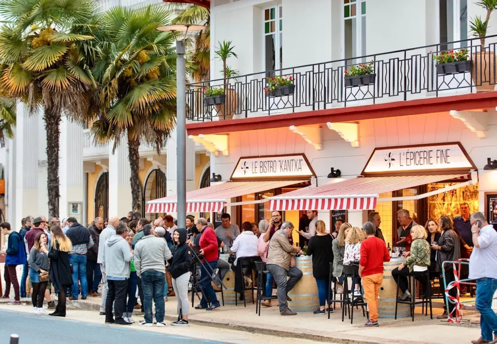 Façade du restaurant Kantxa à Saint-Vincent de Tyrosse, cuisine basque et du Sud Ouest et ambiance conviviale.